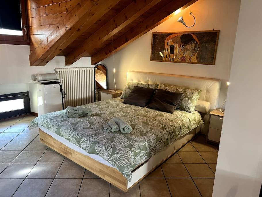 Attico Accogliente E Moderno Appartement *